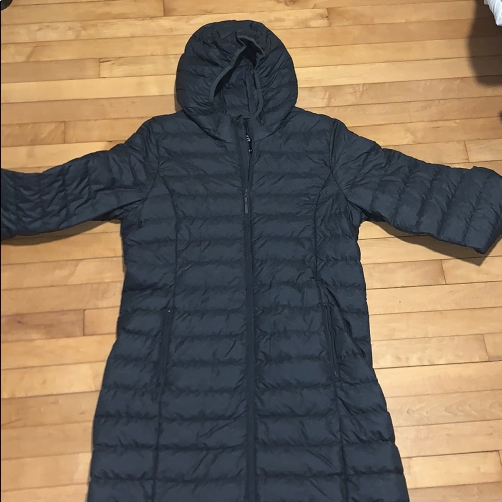 TNA Aritzia botaine packable puffer